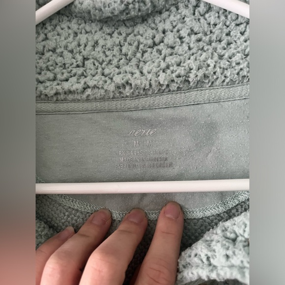 Aerie Cloud Sherpa in Dusty Sage / Size M - Picture 6 of 9